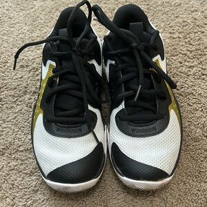 Under Armour boys basketball shoes size 2.5